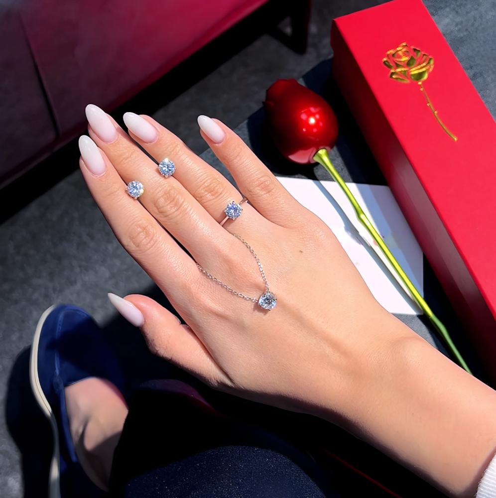 وردة فيلورا مرصعة بالفضة عيار 925 